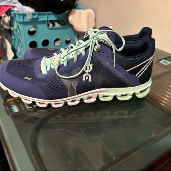 women’s size US 7.5 on clouds - Picture 6 of 6